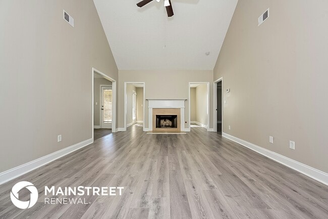 1505 Queen Elizabeth Dr in Locust Grove, GA - Foto de edificio - Building Photo