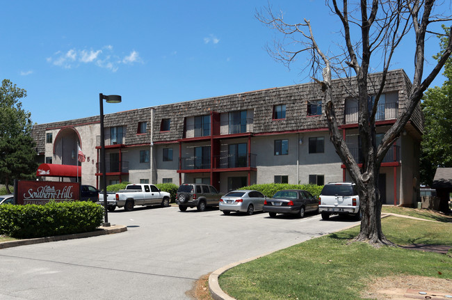 Southern Hills Retirement Community in Tulsa, OK - Foto de edificio - Building Photo