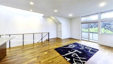 2618 Eastlake Ave E in Seattle, WA - Building Photo - Building Photo
