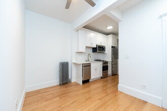 61 Park Dr, Unit 5 in Boston, MA - Foto de edificio - Building Photo