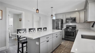 41 Annandale Rd in Newport, RI - Building Photo - Building Photo