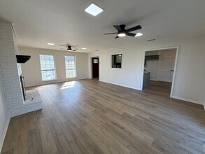 203 Eisenhower Dr in Tyler, TX - Building Photo - Building Photo