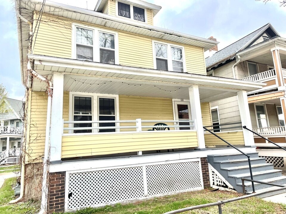 127-133 N Bedford St in Madison, WI - Building Photo
