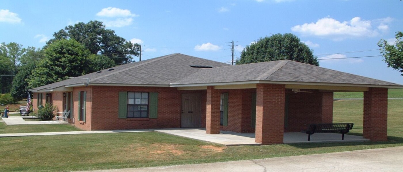 Dekalb Villa in Fort Payne, AL - Building Photo