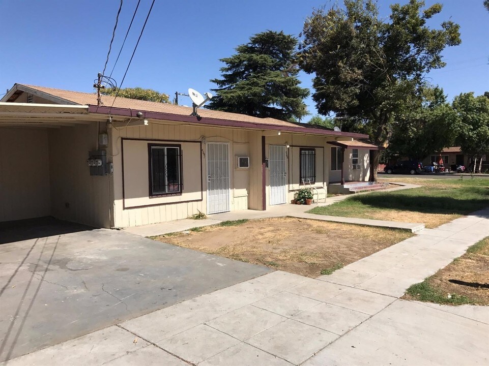 4541-4545 E White Ave in Fresno, CA - Foto de edificio