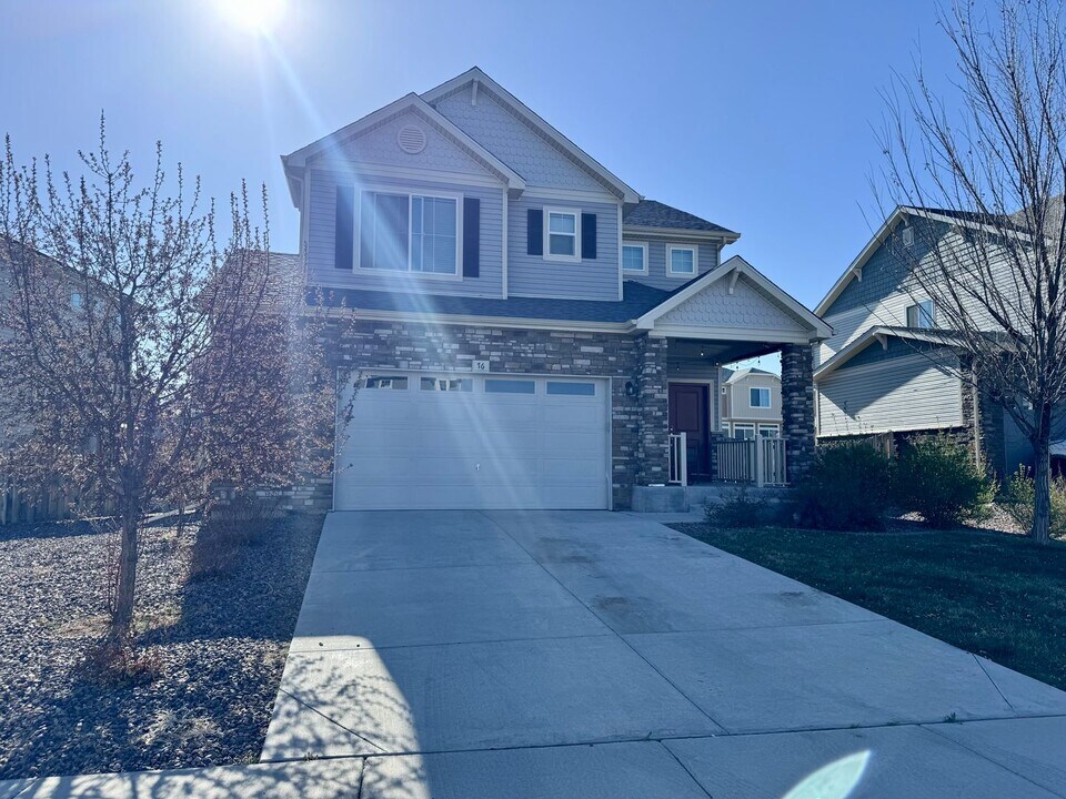76 S New Castle Way in Aurora, CO - Building Photo