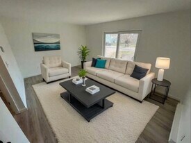 31 Vine St in Weymouth, MA - Building Photo