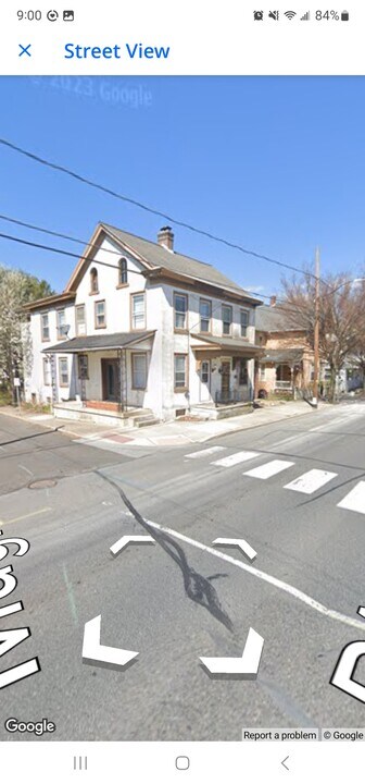 302 Main St in Hellertown, PA - Building Photo