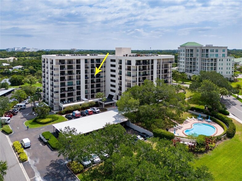 150 Belleview Blvd in Belleair, FL - Foto de edificio