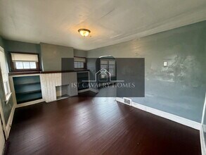 578 Hoye Ave in Akron, OH - Foto de edificio - Building Photo