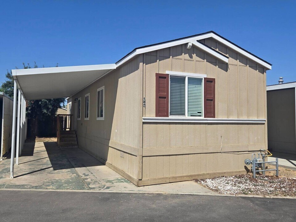 342 Petrol Rd in Bakersfield, CA - Building Photo