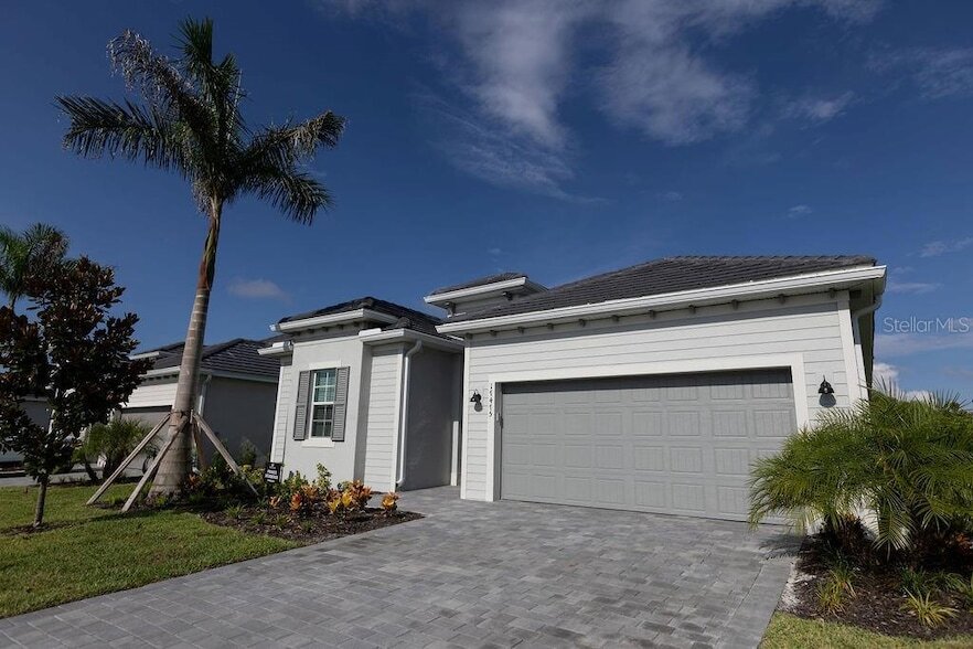 17475 Jadestone Ct, Unit 543 in Venice, FL - Building Photo