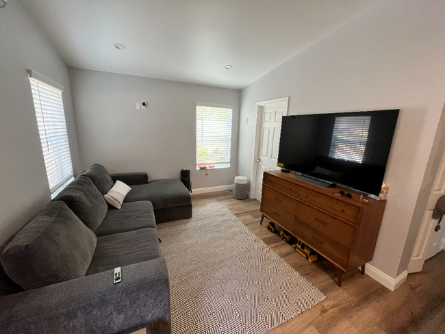 property at 3640 Catalina Dr