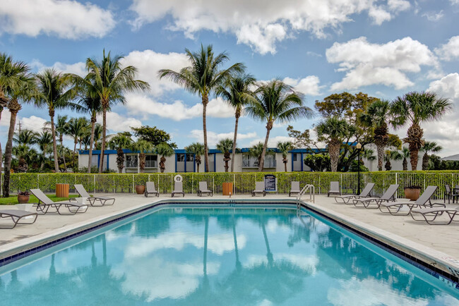 Costa Del Lago in Lake Worth, FL - Foto de edificio - Building Photo