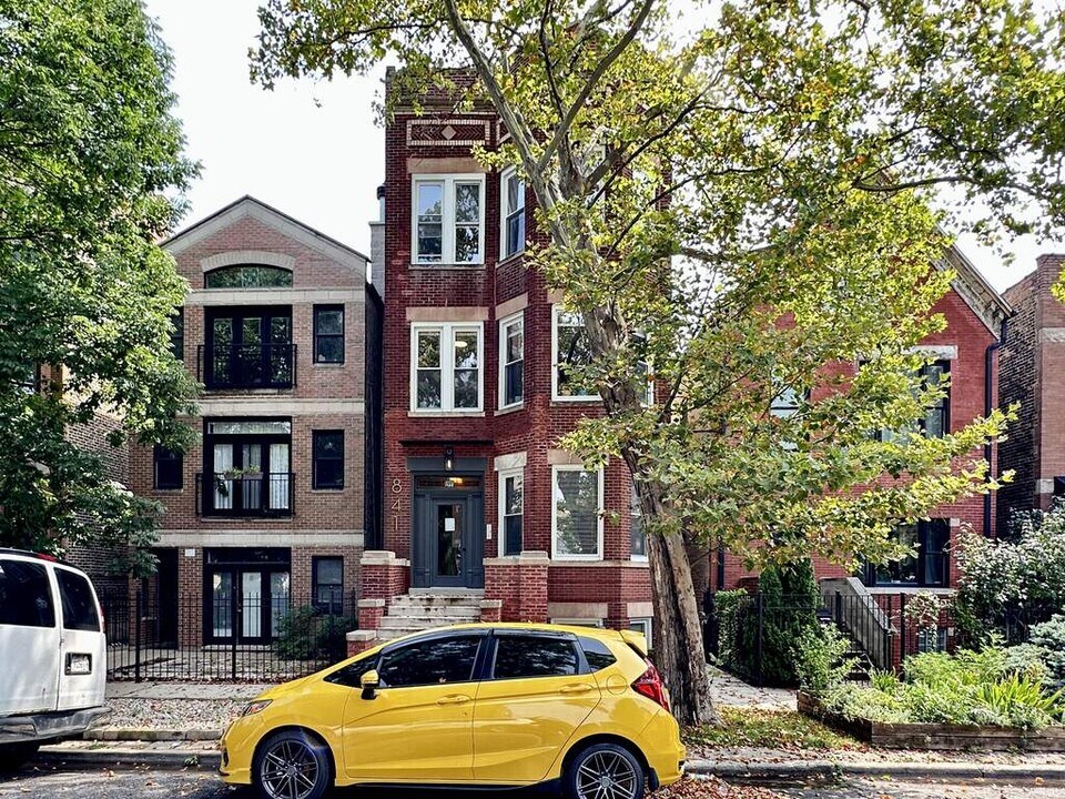 841 N Mozart St in Chicago, IL - Building Photo