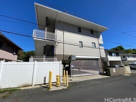 1743 Huli St in Honolulu, HI - Building Photo