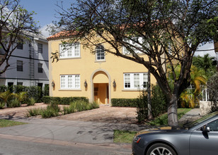 215 Phoenetia Ave in Coral Gables, FL - Foto de edificio - Building Photo