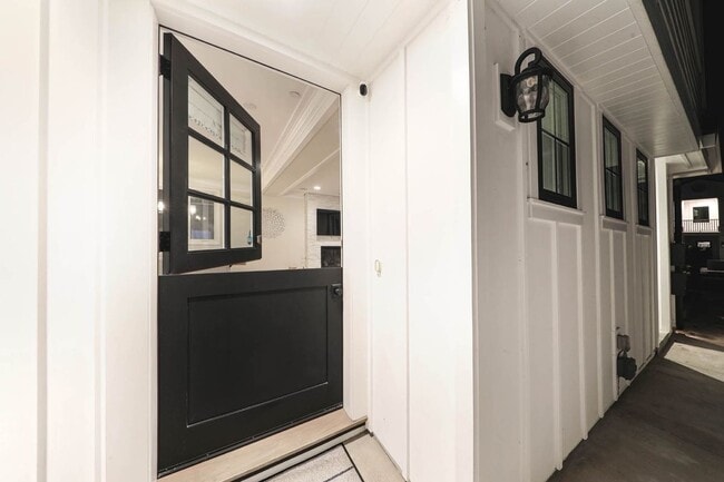 512 Jasmine Ave, Unit B in Newport Beach, CA - Foto de edificio - Building Photo