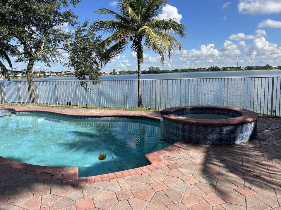 16859 SW 16th St in Pembroke Pines, FL - Building Photo