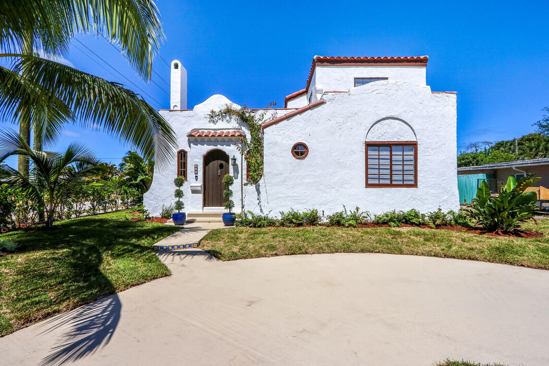 359 Greenbriar Dr in West Palm Beach, FL - Building Photo
