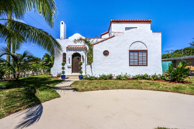 property at 359 Greenbriar Dr