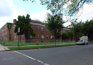 1525 19th St SE in Washington, DC - Foto de edificio - Building Photo