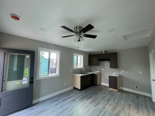 9411 Burke St, Unit 9411 1.2 in Pico Rivera, CA - Foto de edificio - Building Photo