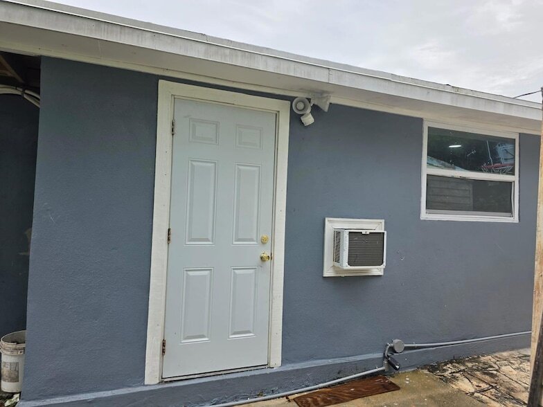 6241 SW 17th St in Pompano Beach, FL - Building Photo