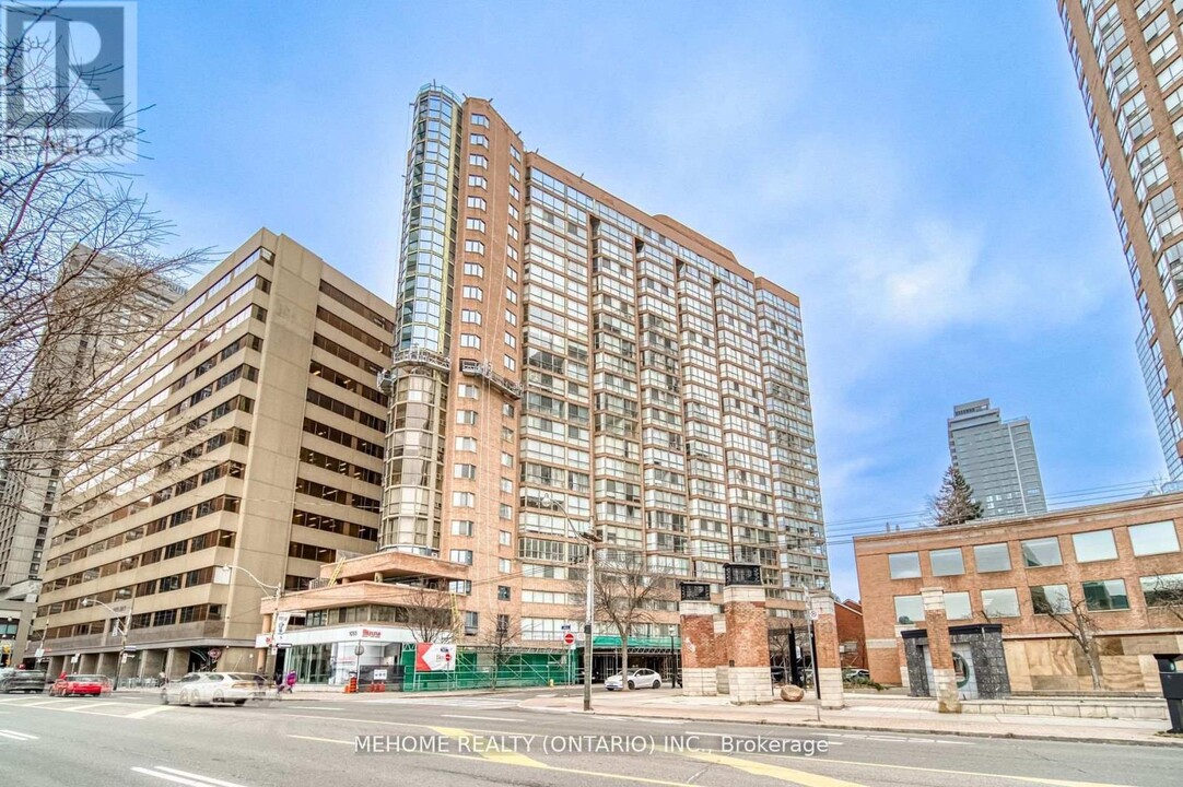 1055-1055 Bay St. in Toronto, ON - Building Photo