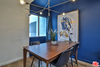 1540 N Bronson Ave in Los Angeles, CA - Building Photo - Building Photo