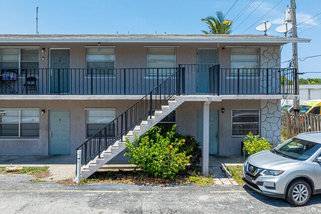 Mid-Town Condo in Lake Worth, FL - Building Photo - Building Photo