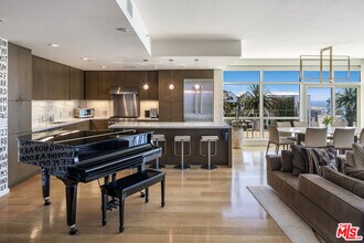 1705 Ocean Ave in Santa Monica, CA - Building Photo - Building Photo