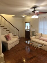 951 Frontage Rd in Oxford, MS - Foto de edificio - Building Photo