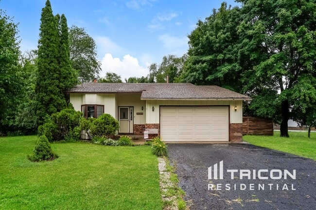 property at 13450 Wellington Ct