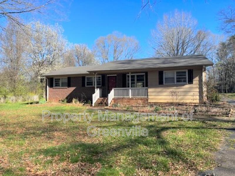 1071 Lightwood Knot Rd in Woodruff, SC - Foto de edificio