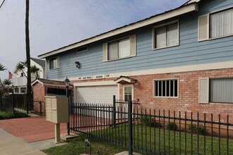 Bayview Manor in Imperial Beach, CA - Building Photo - Building Photo