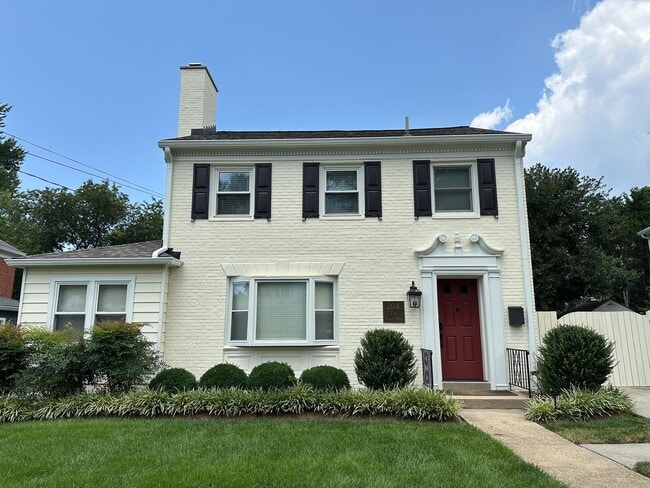 property at 204 E Indian Spring Dr