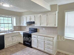 7838 W 61st Terrace in Overland Park, KS - Building Photo - Building Photo