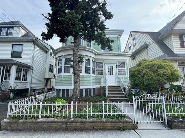 24 E 34th St. in Bayonne, NJ - Foto de edificio - Building Photo