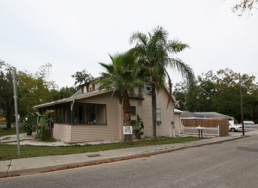 1063 Manatee Ave in Bradenton, FL - Foto de edificio
