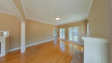 207 W Windsor Rd, Unit 207 in Glendale, CA - Building Photo - Building Photo