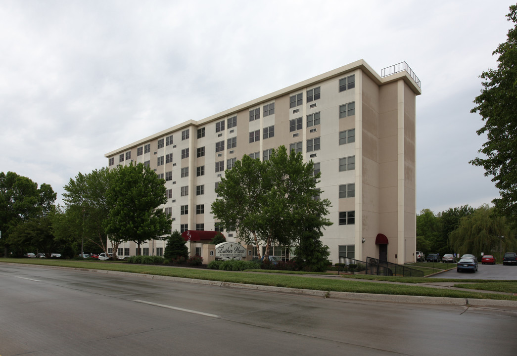 Luther Place Apartment Homes in Topeka, KS - Foto de edificio