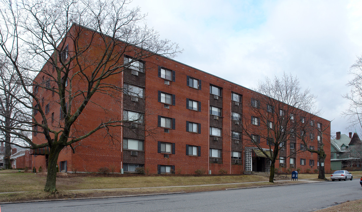 Hilltop Garden in Holyoke, MA - Building Photo