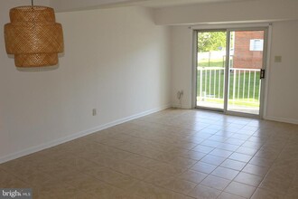 14357 St Germain Dr in Centreville, VA - Building Photo - Building Photo