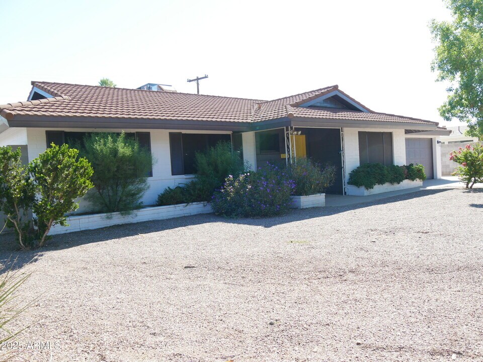 1719 N Circle Dr in Tempe, AZ - Foto de edificio