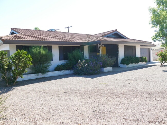 property at 1719 N Circle Dr