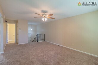 2025 Shirley Ln-Unit -2025 in Manhattan, KS - Building Photo - Building Photo