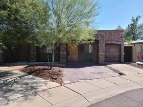 7726 E Kimsey Ln in Scottsdale, AZ - Building Photo - Building Photo