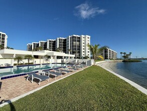 19800 Sandpointe Bay Dr in Tequesta, FL - Building Photo - Building Photo