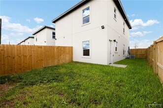 15 Larkspur Ave in McAllen, TX - Building Photo - Building Photo